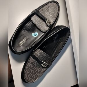 Maternity comfort shoes, wide feet